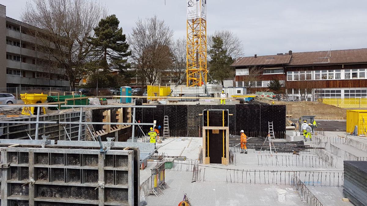 Foto einer Baustelle mit Plyfa KN80 Schalung