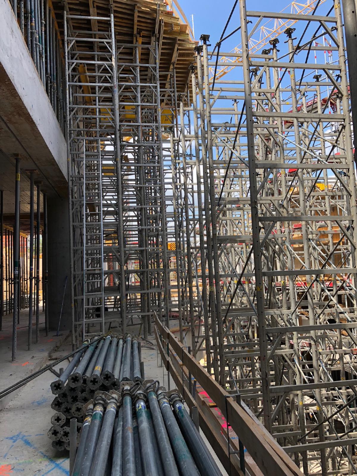 Foto aufgebautes Plyfa Alu-Gerüst ABM